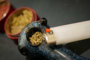 How to Pack a Cannabis Bowl Properly