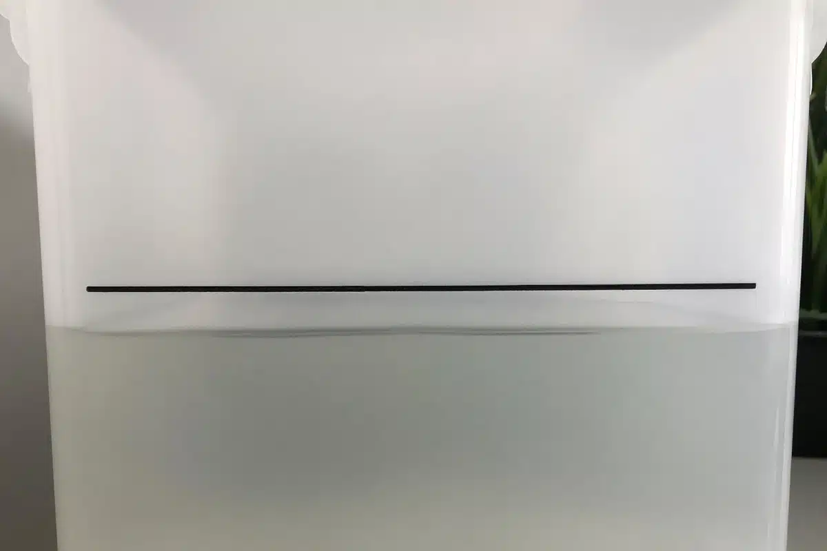Marked fill line on a reservoir